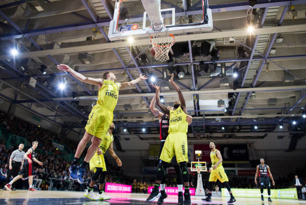 的表现引起 的表现引起